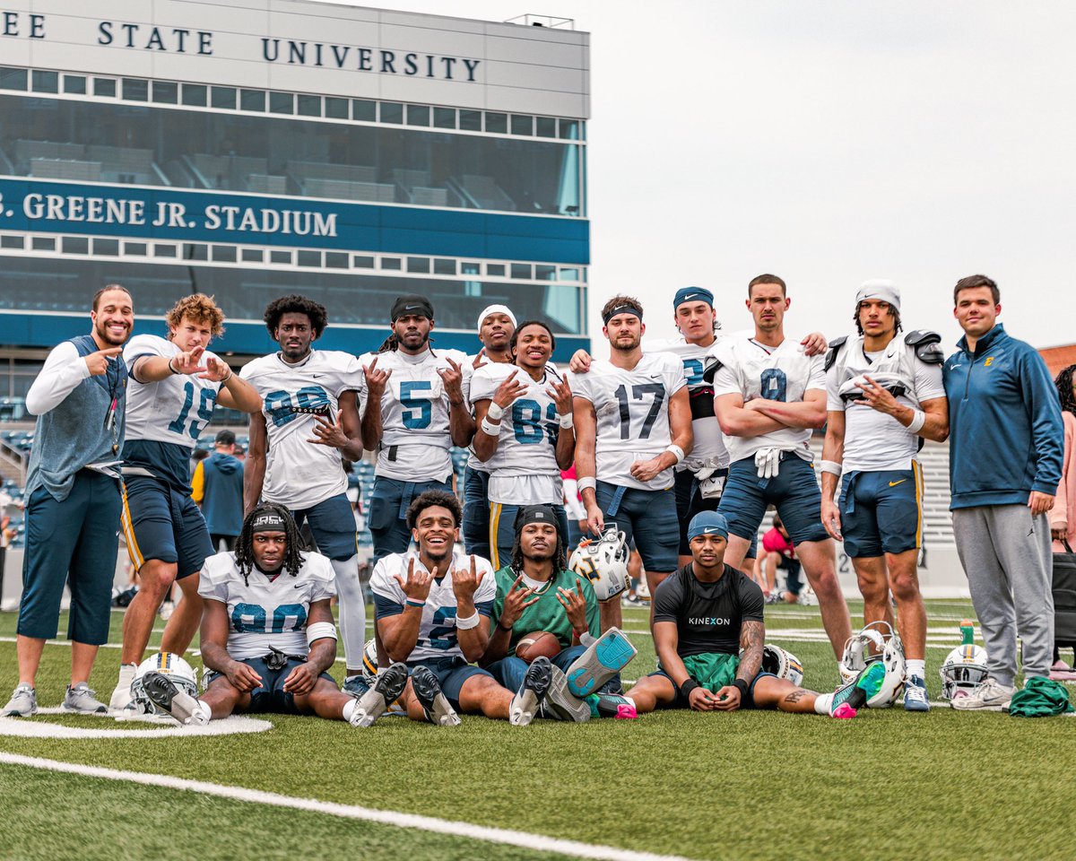 Hard pressed to find a group of young men that love each other and celebrate one another’s success more than this one! 🤟🏽

#YACNation #BUCkleUp