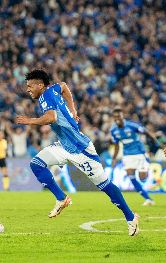 Esto es lo que se llama aprovechar las oportunidades, para mi debe jugar por encima de cierto jugador que es aplaudido por "correr"