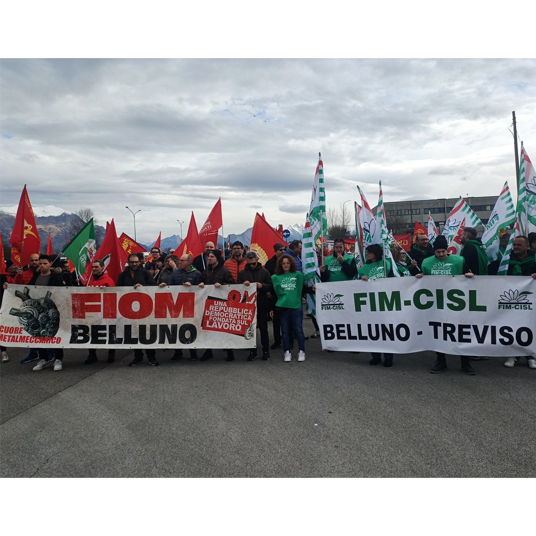 BL_TV_FIMCISL's tweet photo. 📢 Belluno Treviso: La Manifestazione dei Lavoratori Metalmeccanici in Subbuglio! 💥

Una grande partecipazione di tutti i lavoratori metalmeccanici è stata rovinata da un’infelice affermazione della Fiom Cgil. 🗣️ Quella di Limana doveva essere una giornata di unità e forza, con tante voci unite per i diritti della categoria. Ma i ringraziamenti pubblici a Sinistra Italiana e Rifondazione Comunista, con una frecciatina all’assenza del Partito Democratico, hanno scatenato la furia della Fim Cisl Belluno Treviso. 😠

Alessio Lovisotto, segretario generale della Fim, non ci sta e replica a muso duro: «L’autonomia sindacale è un pilastro intoccabile. 🏛️ Non tolleriamo strumentalizzazioni politiche, di qualunque bandiera si vestano. La nostra bussola è una sola: difendere i metalmeccanici, non fare da megafono a partiti o correnti.» 🛡️

Lovisotto punta il dito contro Federmeccanica: «Le nostre rivendicazioni nascono dal cuore della categoria, da un percorso indipendente. 🛤️ Non sono materiale da barattare in Parlamento o da piegare agli interessi dei politicanti. I lavoratori meritano rispetto, non giochetti.» 🤝

Nel ringraziare i partecipanti alla manifestazione, il segretario lancia un avvertimento alle forze politiche: «Tenete le mani lontane dalla nostra lotta. ✋ Non provate a usarla per i vostri scopi. La vera forza sta nell’unità dei metalmeccanici, non nelle vostre alleanze di convenienza.» ✊

Un’occasione di solidarietà trasformata in scontro da una frase fuori luogo. La Fim Cisl lo dice chiaro: la battaglia dei lavoratori è sacra, e non sarà mai ostaggio della politica. 🕊️

#sindacati #metalmeccanici #lavoratori #FiomCgil #FimCisl #politica #rivendicazioni #dirittideilavoratori #unitasindacale #BellunoTreviso