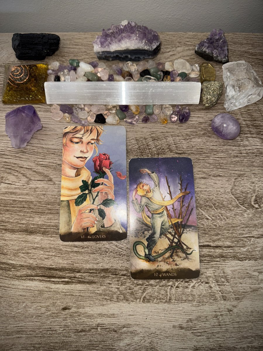 𓂃𓈒𓏸 aquário • ♒︎  

sua falta de escolha no momento presente pode se tornar um grande peso daqui pra frente.

não escolher também é uma escolha; por mais que você pense o quanto é difícil lidar com o fato de ter que decidir um caminho agora, você também tá fazendo uma