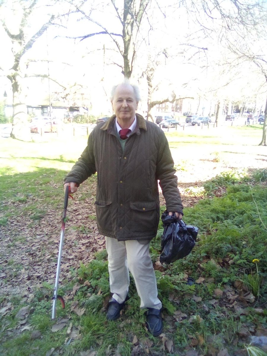 SPUGHackney's tweet image. Great little pick up session in Clapton Common @SPUGHackney Secretary @sartain_stephen "Big Thank you to Lisa for leading and everyone who came to help keep our beautiful Clapton Common  clean @hackneycouncil Parks Staff; Come and visit  Springfield park and Clapton Common"