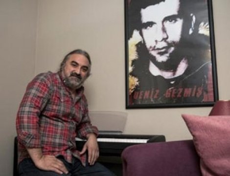 Ödlek olmayanlardan, bir laf etmek için günlerce beklemeyenlerden, dili boğazına kaçmayanlardan razıyız.