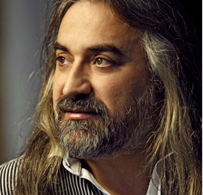 Üzüntümüz sonsuz…#Karadeniz’in, ülkemizin #güzel #insanı #VolkanKonak #Kıbrıs’ta #sahnede kalp krizi geçirmesi sonucu #vefat etti. Ülkemiz için büyük kayıp. #Başımız #sağolsun.