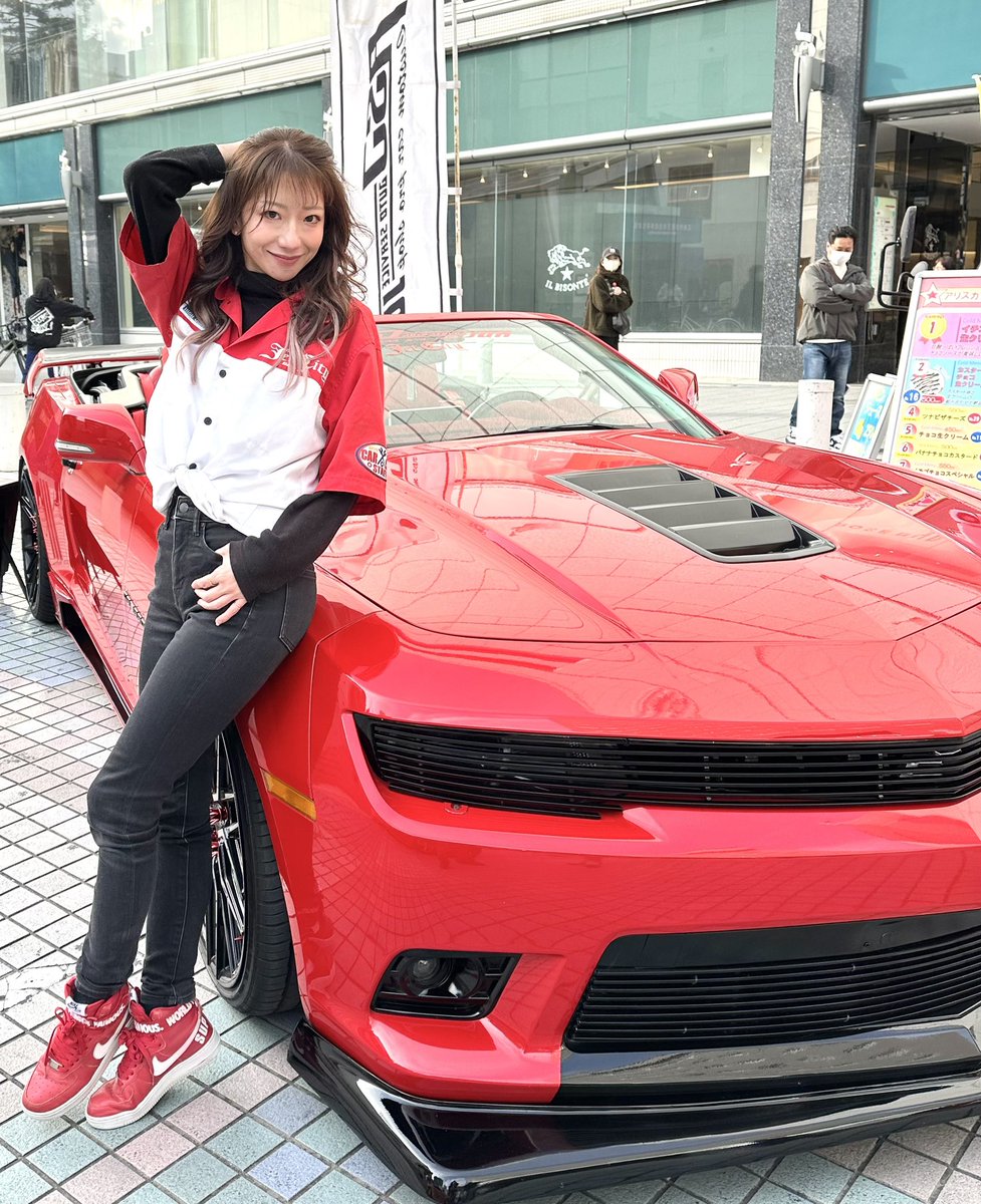 kagawatch's tweet image. Yesterday afternoon, I moved to the #Alice_Garden to see the outside car exhibition by jetcity.
昨日午後、アリスガーデン　で開催されていた、海田町にある輸入車販売店
#jetcity 主催の、輸入車展示会を見学。
イベントPRにレースアンバサダーの
#吉村愛梨　さんもゲストに来場。