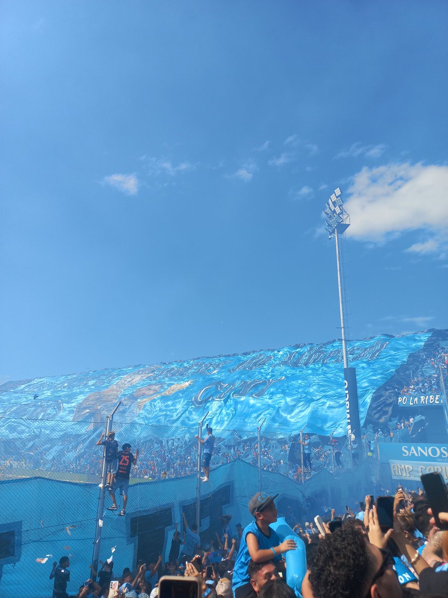 Alguna vez recibiremos todo lo que damos como hinchas, mientras seguiremos ahí en el barrio... cómo siempre.