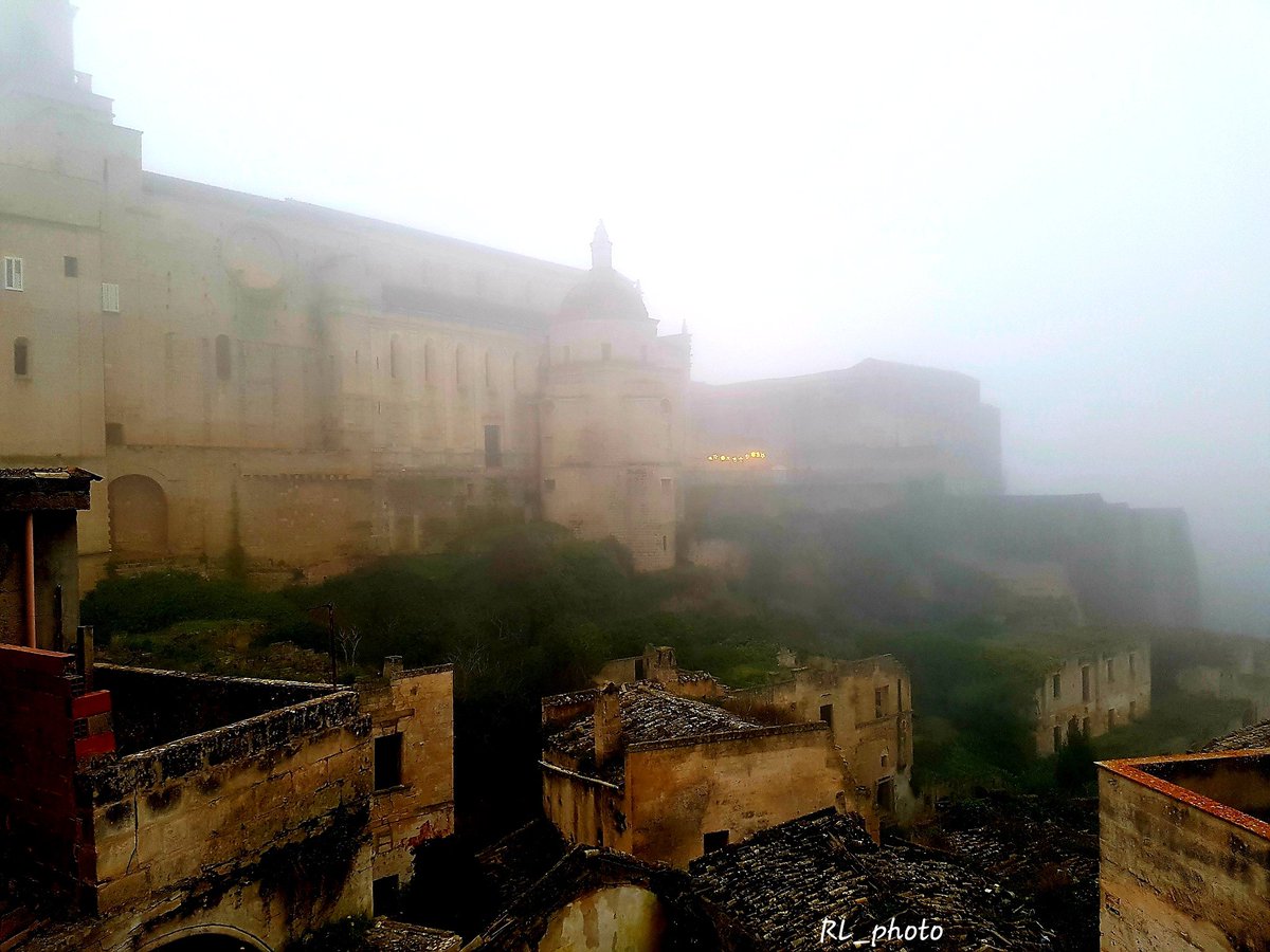 RosaLeoneGA's tweet photo. Scorci di Gravina di Puglia avvolta nella #nebbia nel Parco Nazionale dell'alta Murcia
#gravinadipuglia #scorci #gravina #parconazionaledellaltamurgia #ponte #acquedotto #Travel #traveller  #VOYAGE #Voyager #photo #photography https://t.co/DtcsqfNzyj