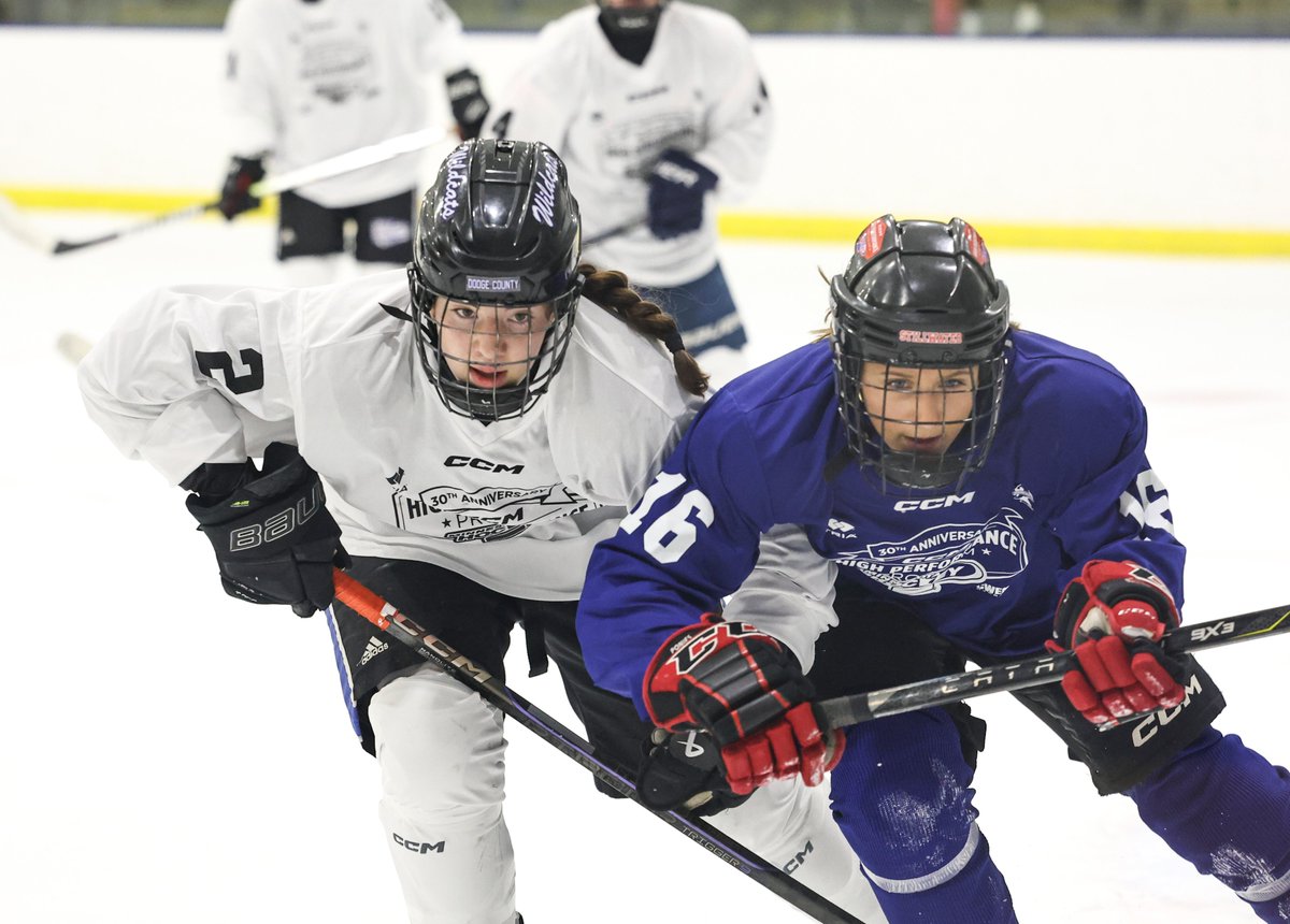 G17/18: Alaina and Brooke Gnetz (Woodbury) score early &amp; late in the first half and Sect 4 cruises to a 3-0 win over Sect 1 to finish 3-0-0 over the weekend. McGawn (Blake) &amp; Solnitzky (Stillwater) share the shut out with shots favoring Section 4, 19-15
minnesotahockey.org/news_article/s…