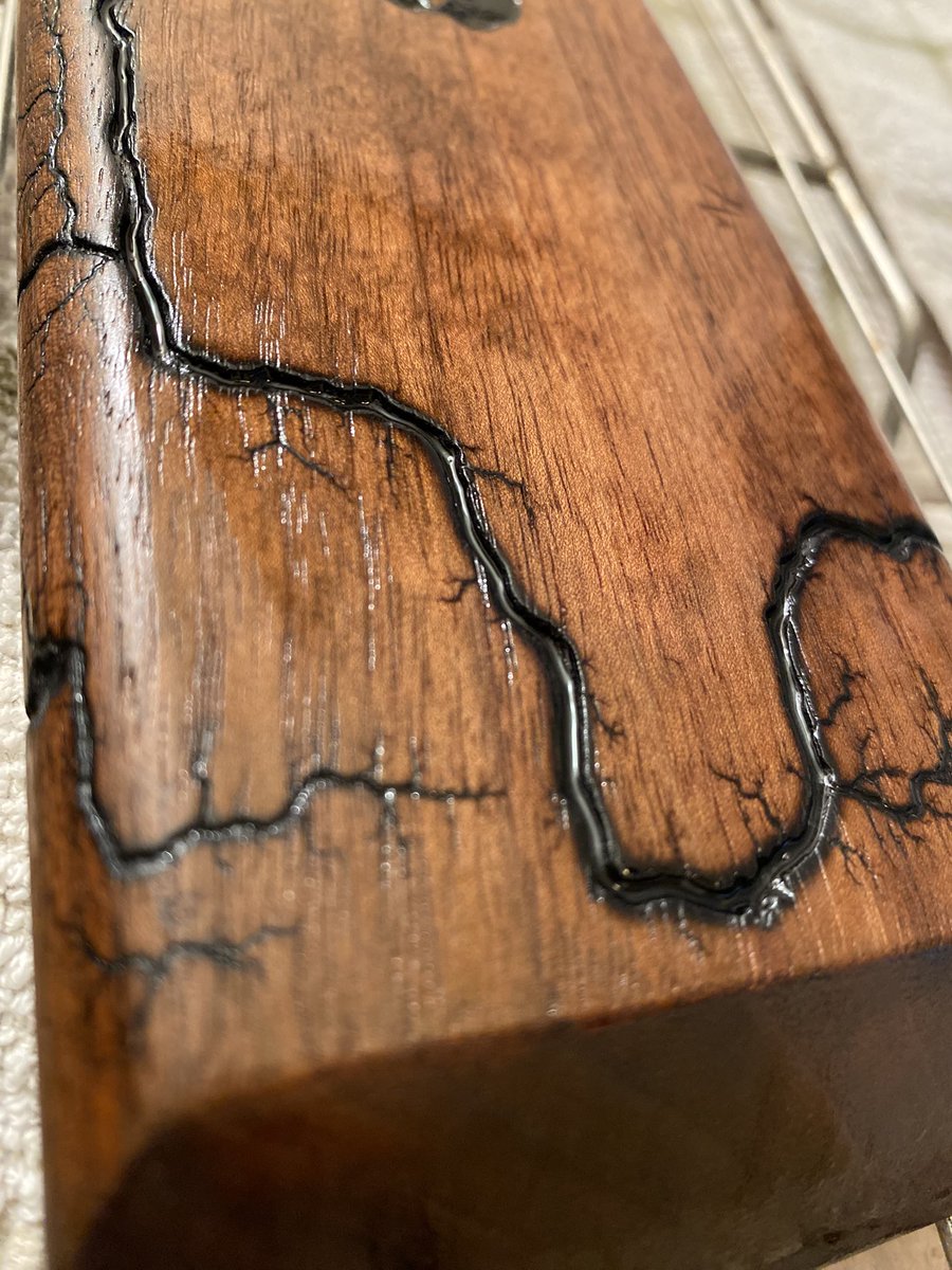 Up-cycling a Walnut Balancing Wine Holder that I scored at a Thrift Store.  Fractal burns are done and applying lacquer now. Too bad I don’t have a wine bottle to see if these things really work. 🤨
#139FractalBurns #woodart #upcycling #highvoltage #Canada #hobbyart #fractalart