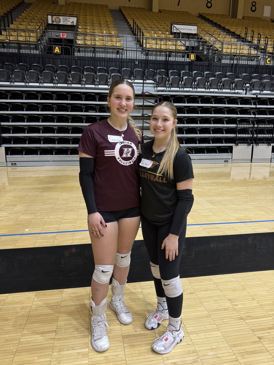 cassidysmithvb's tweet image. Had a great time with @fhsuvb today! Great camp filled with lots of talent and amazing coaching! Roll Tiges💛🖤