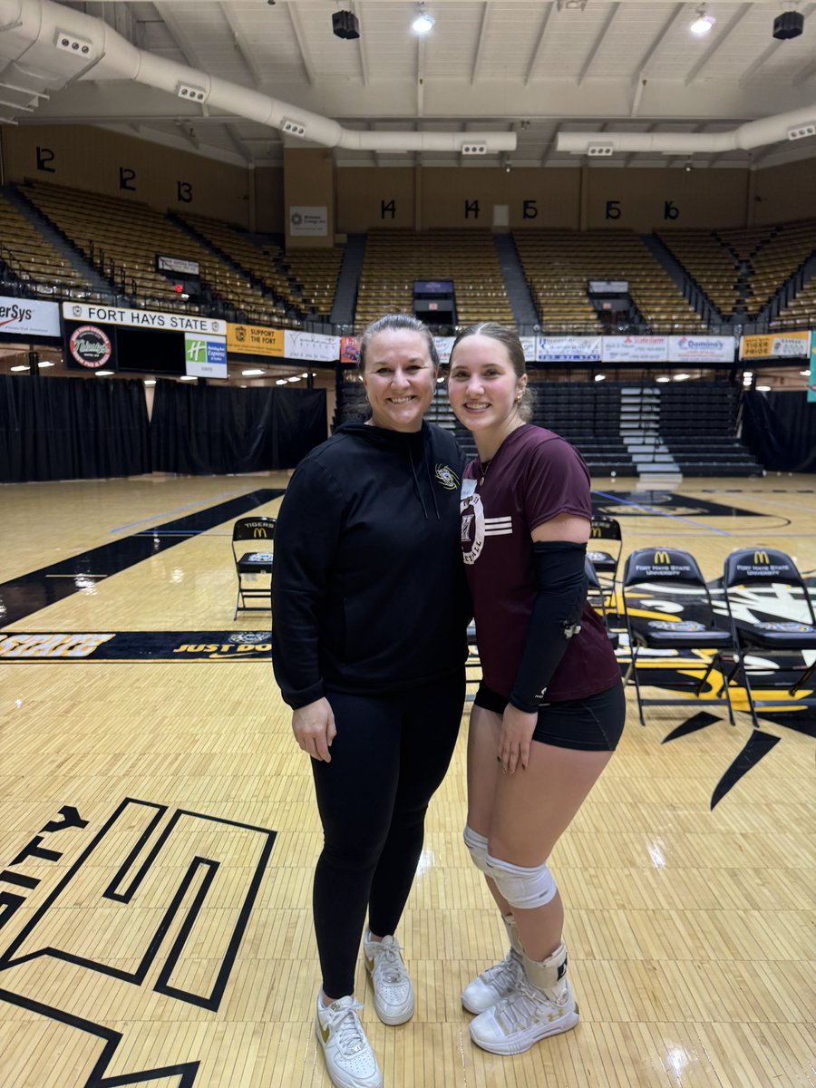 cassidysmithvb's tweet image. Had a great time with @fhsuvb today! Great camp filled with lots of talent and amazing coaching! Roll Tiges💛🖤