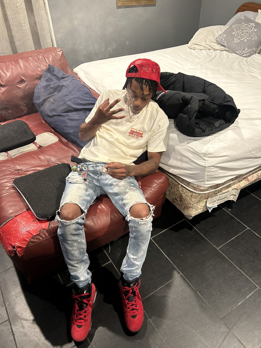 QueseMode4Life's tweet photo. Some of these Problems IDK 🤷‍♂️ how to Deal with I get in my #Feelings😤 and take  a FIELD Trip 🤧🤜🤛 https://t.co/bMt82r8jsq