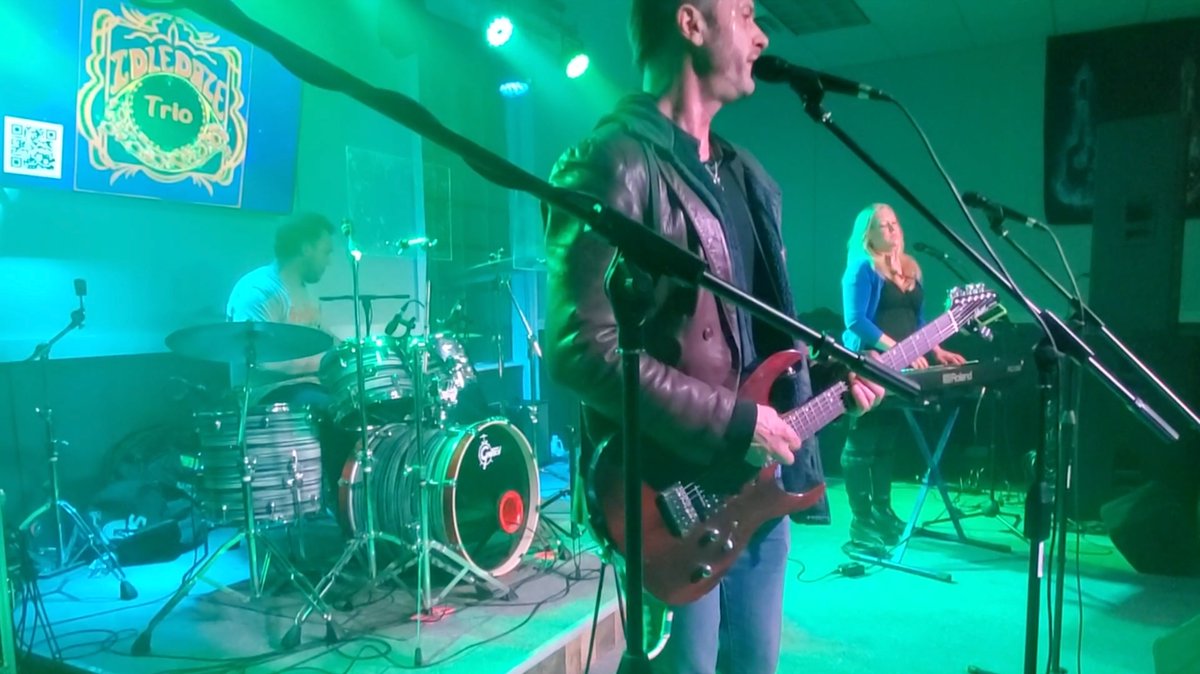 Idledaze Trio live this Satruday night Downtown Madison, WI youtu.be/KfFntpXQ27U?si…