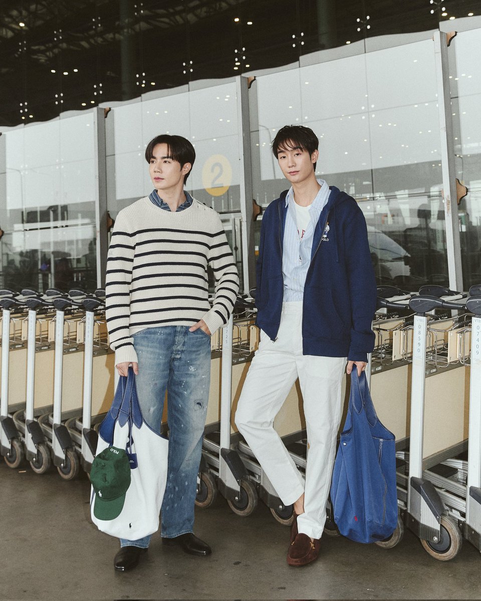 #ELLEMENAirportLook ส่องความเท่ของ <a href="/zee_pruk/">Z</a> และ <a href="/fforcejs/">ฟอสสึมิอาจแทนคุณได้</a> ก่อนเยือนมหานครเซี่ยงไฮ้ เพื่อร่วมงานสุดยิ่งใหญ่ World of <a href="/RalphLauren/">Ralph Lauren</a> in Shanghai ที่จะจัดขึ้นในวันพุธที่ 2 เมษายนนี้ 

#ELEMENThailand
#RalphLaurenTH #RalphLaurenInShanghai #RLInTheHamptons #zeepruk #fforce_