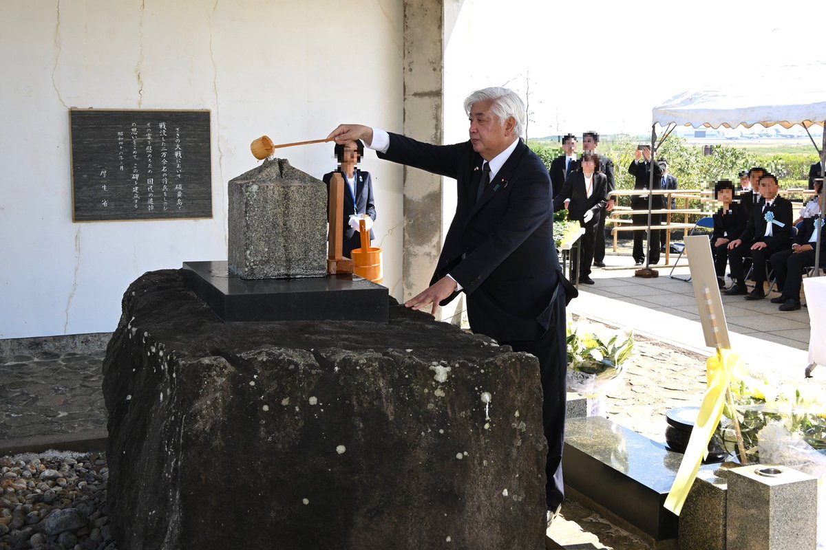 3月29日、中谷防衛大臣は、防衛省を代表し、日米硫黄島戦没者合同慰霊