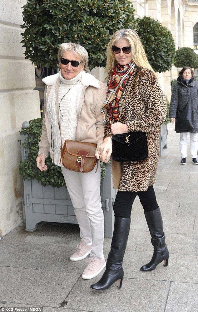 Penny Lancaster seen here taking her lovely mum out for a special mother’s day meal.