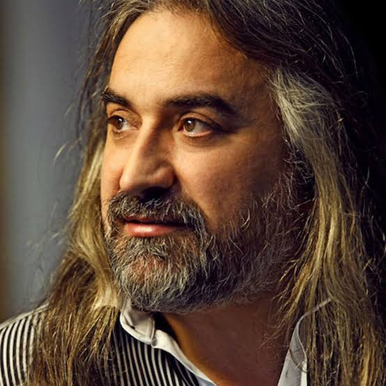 Çok güzel bir değeri kaybettik. Çok üzücü çok. Allah rahmet eylesin, Mekanın cennet olsun #volkankonak