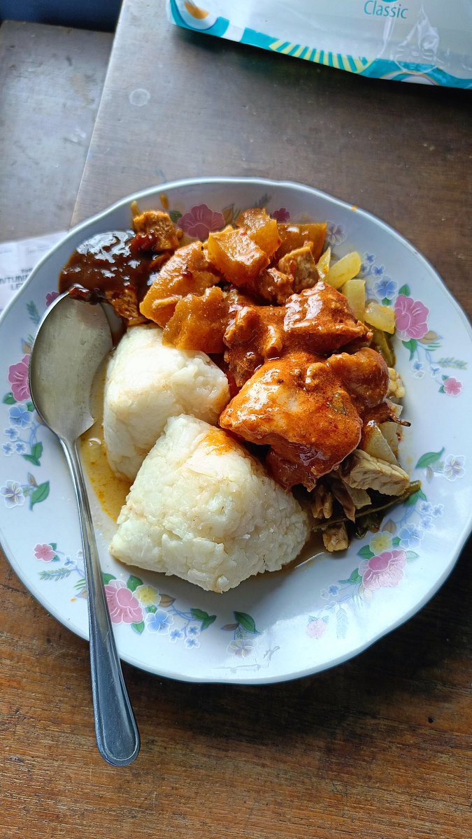 Post a picture makanan hari rayamu.
But in wrong answer only
Me : katupek lado mudo
#kulinerraya