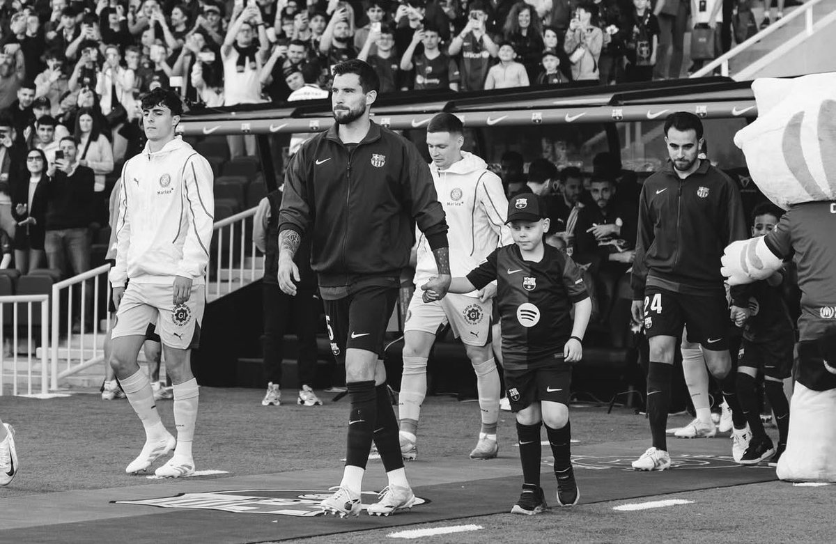 El sueño de cualquier niño❤️💙 🎗️<a href="/InigoMartinez/">Iñigo Martinez</a>  <a href="/fpdeseo/">Fundación Pequeño Deseo</a> <a href="/FCBarcelona/">FC Barcelona</a>