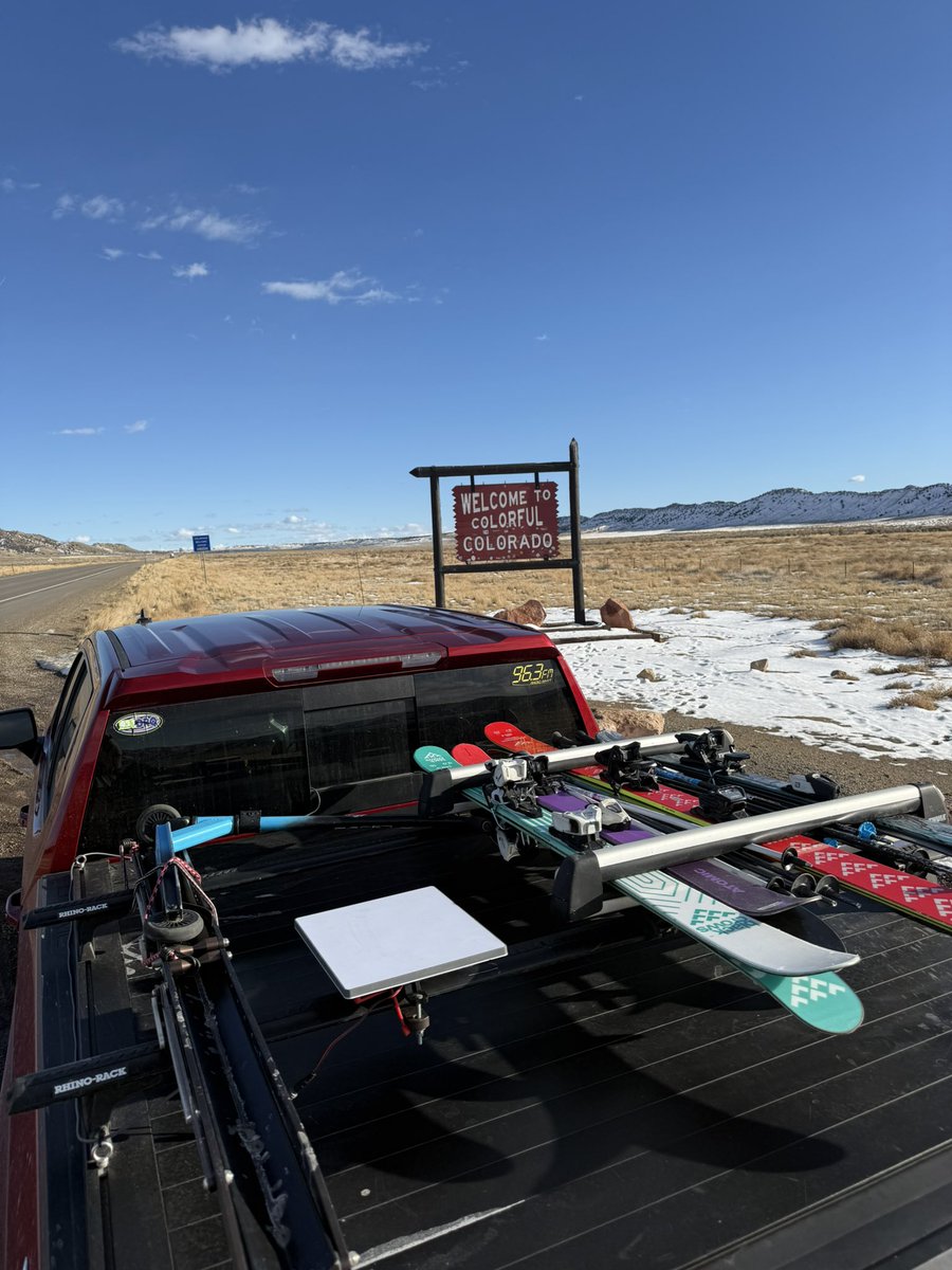 WonderBuster's tweet image. @Starlink Salt Lake City to Aspen, 60% of the route has no cell coverage. StarLink Mini for the win with 100% coverage!  Mounted to the Ski Rack cross bars with a modified @1upUSA bike rack bracket.  Colorado/Utah state line.