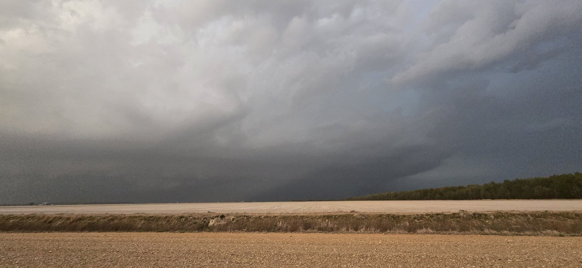 zbeaner52's tweet photo. @ryanvaughan from CR 452 looking north. https://t.co/9Xvf1WwamQ
