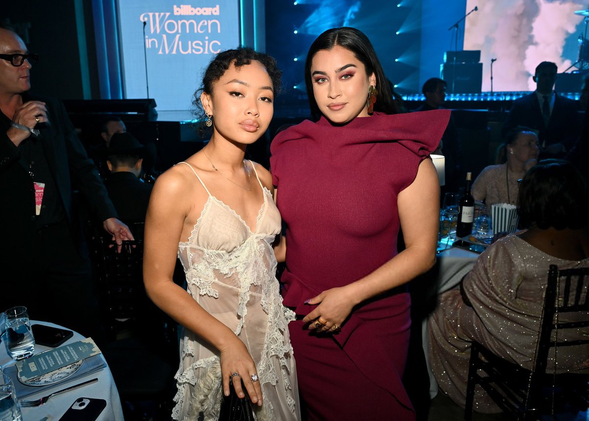 LMJUpdatesHQs's tweet photo. #PHOTO | Lauren with Griff at #BBWomenInMusic https://t.co/rcheTw6pSu