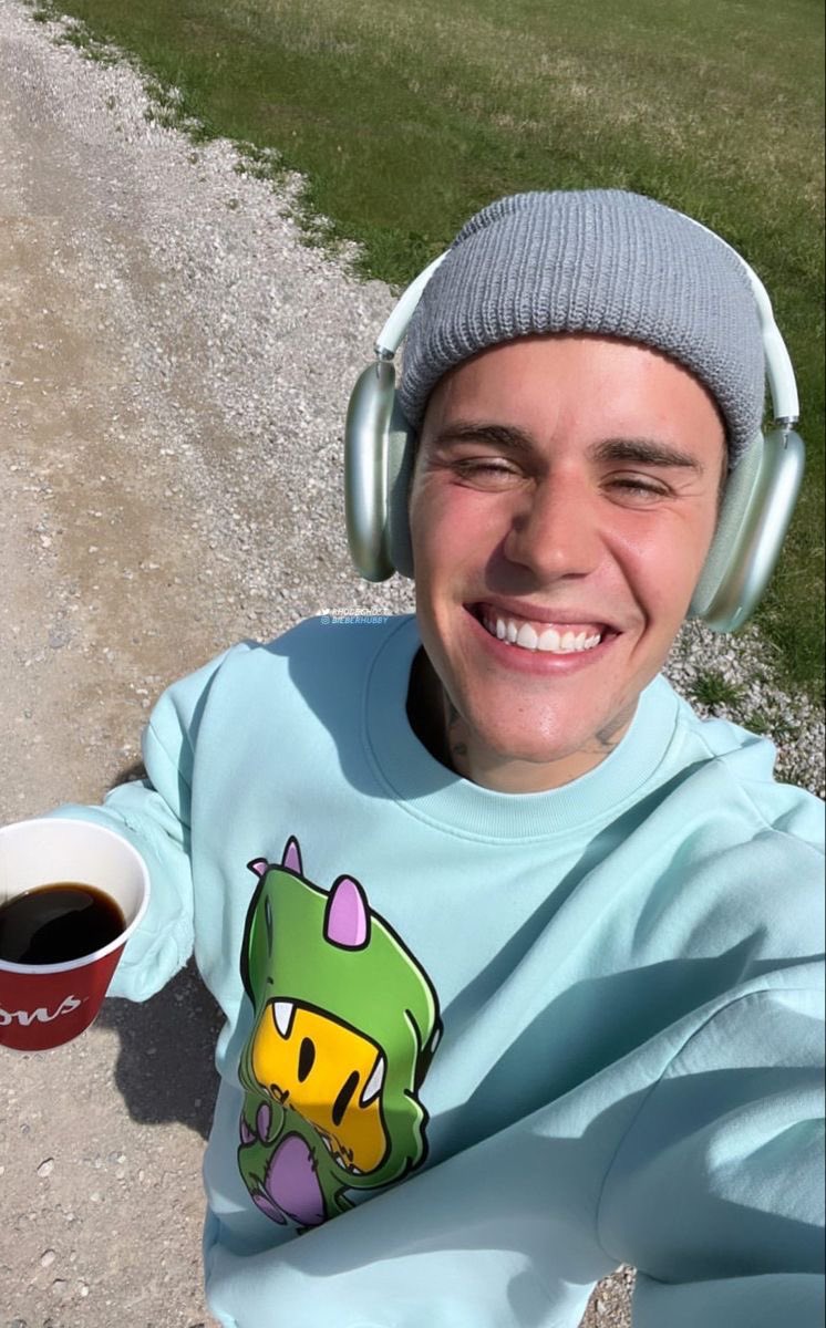 choquei's tweet photo. 🚨AGORA: Justin Bieber desativou seu perfil no Instagram. https://t.co/WIOvFt4zgf