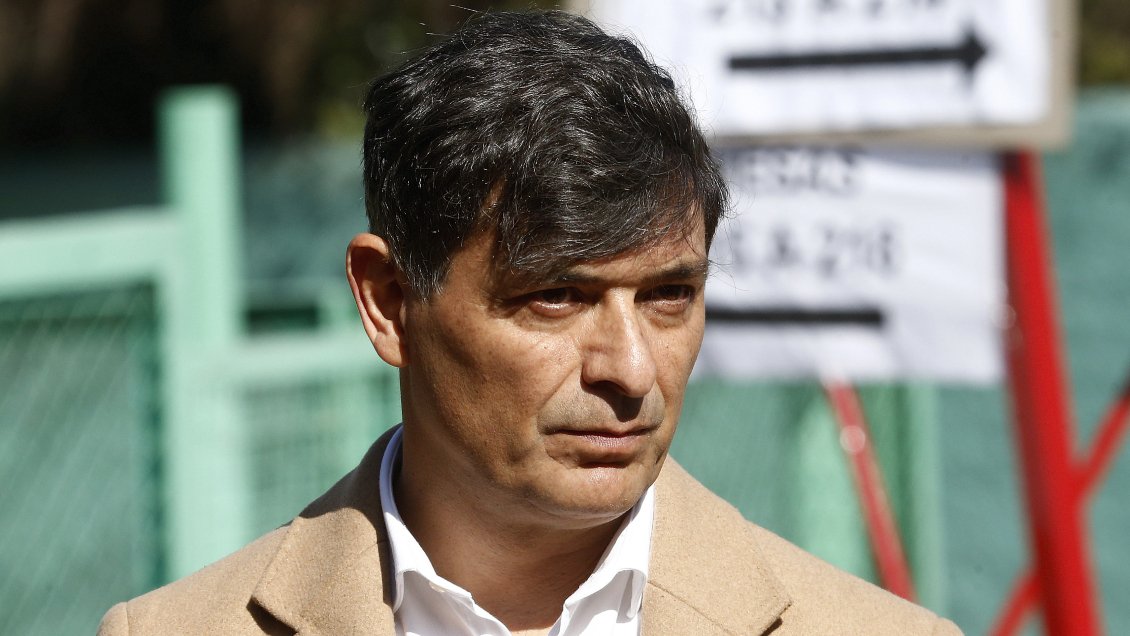ReneYaez186963's tweet photo. @mmlagoscc A pesar de su fracasada Aventura 
con la PyME @ServelChile 
#PDG Parisi Anunció que
vuelve a postular como
Candidato a Presidente 🇨🇱
Se sabe que ahora 
Formaría el #PdGG:
"Partido de la Gente Gueona"! https://t.co/i2kCmEaYUB