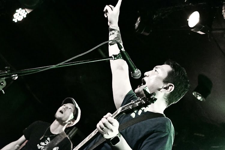 YoichiMas's tweet photo. 昔の強敵(とも)にも会えたし、
ライブ楽しかった…
骨無事で何よりw https://t.co/4H75dd2IPB