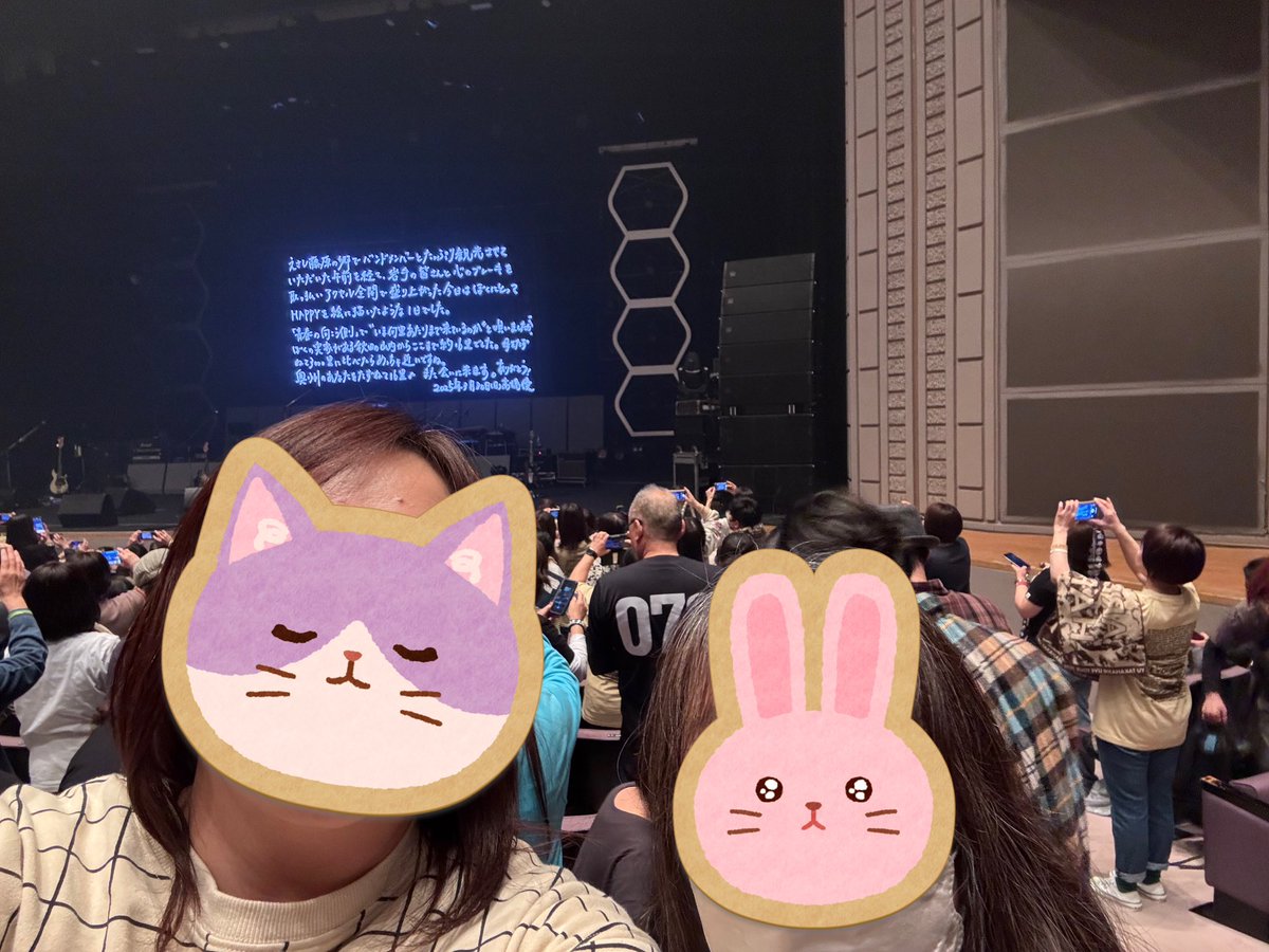 eminon_o's tweet photo. 昨夜はZホールで優くんLIVE🎤
いつも以上に盛り上がってて熱かったー🤣
そして、なんとなんとミーグリ初当選❤️
大好きな優くんが目の前にいる不思議な感じと嬉しさと緊張とでおかしくなりそうだった💦
優くんは優しく話しかけてくれたし、かっこ良かった❣️夢のような時間だった💕✨🎵 https://t.co/RzhSF1fSMV