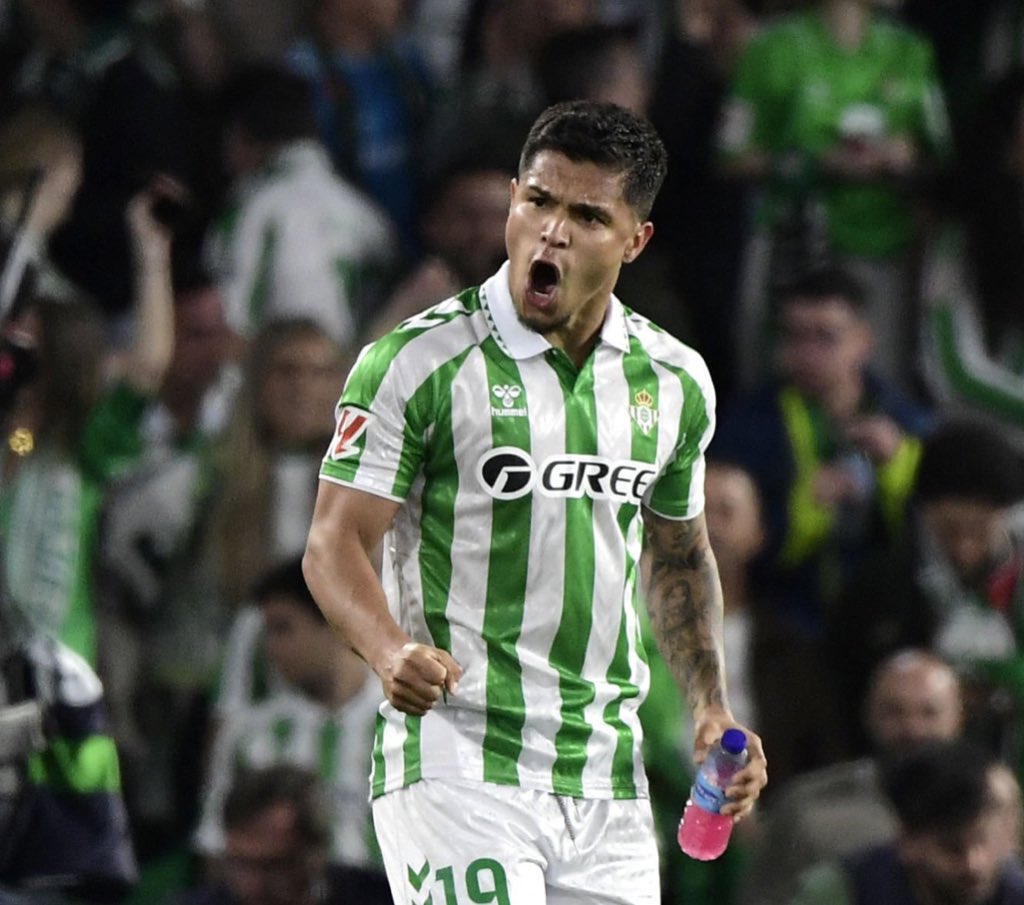 Cucho Hernández left MLS side Columbus Crew for La Liga’s Real Betis this January, and he’s enjoying it so far.

Today, he scored the winner in front of 60,000 Betis fans in the derby game vs Sevilla. 👏🏾

“It’s incredible. I’ve never experienced this in my life,” he said of the