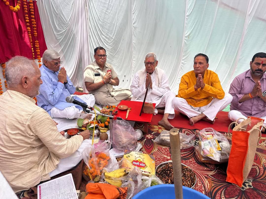 नाका स्थित यूनियन भवन के पुनर्निर्माण शिलान्यास समारोह में माननीय महामंत्री श्री शिव गोपाल मिश्रा जी,उप मुख्यमंत्री, उत्तर प्रदेश सरकार श्री बृजेश पाठक जी,माननीय महापौर श्रीमती सुषमा खार्कवाल जी,  महिला कंवीनेर श्रीमती परवीना सिंह, मण्डल अध्यक्ष श्री विभूति मिश्रा जी,मण्डल मंत्री