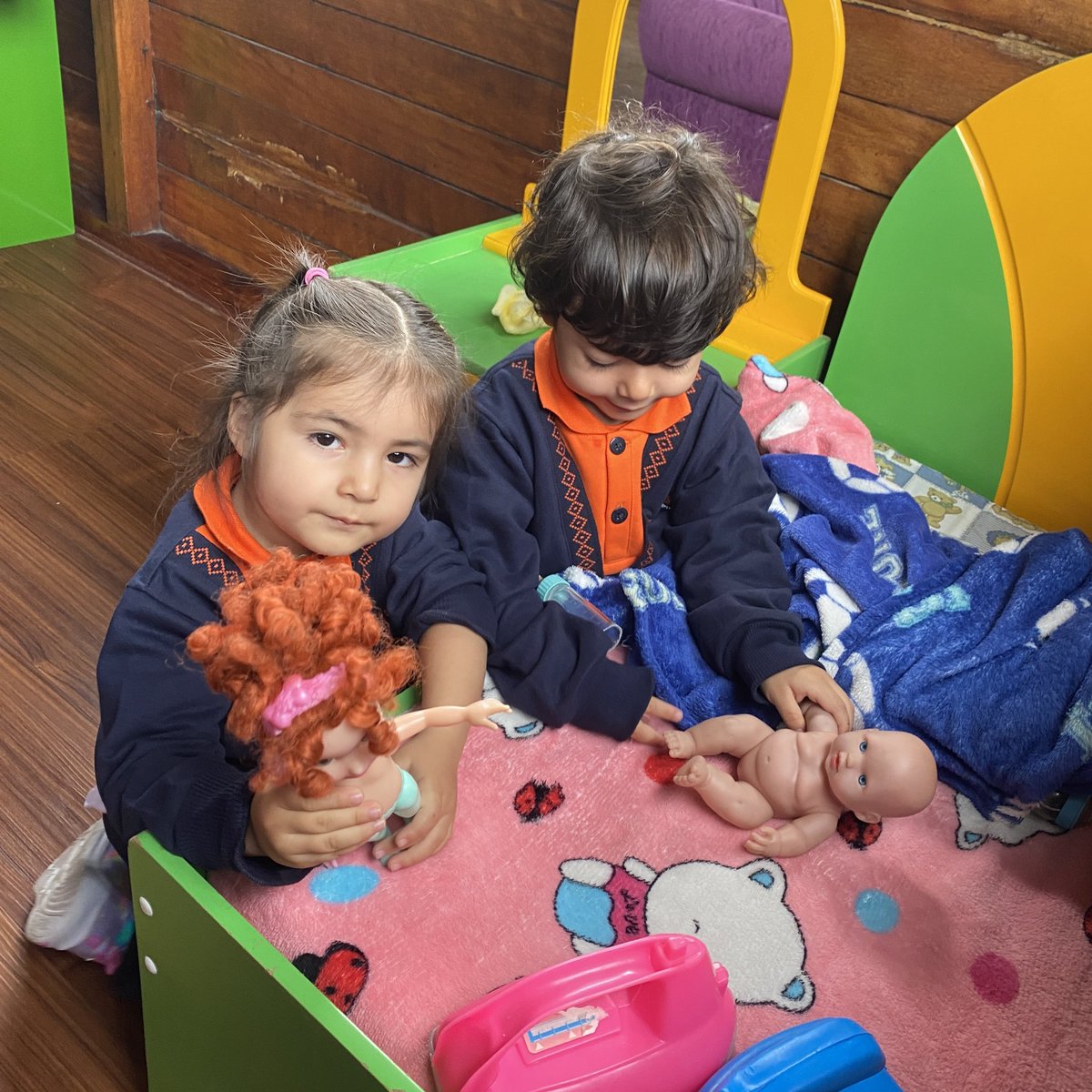 GutenbergKinder's tweet photo. DÍA A DÍA|En nuestro centro de desarrollo infantil, ofrecemos un entorno de aprendizaje seguro, divertido y estimulante. Fomentamos habilidades sociales, emocionales, cognitivas, físicas para un crecimiento integral ¡Prepara a tu peque para un futuro brillante! #SembramosElFuturo https://t.co/sgmoNNtvpj
