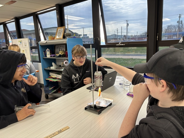 MrsSyron's tweet image. How do they know how many calories are in our favorite snacks?!? Ask our 7th graders...they did it! #LimitlessLearning