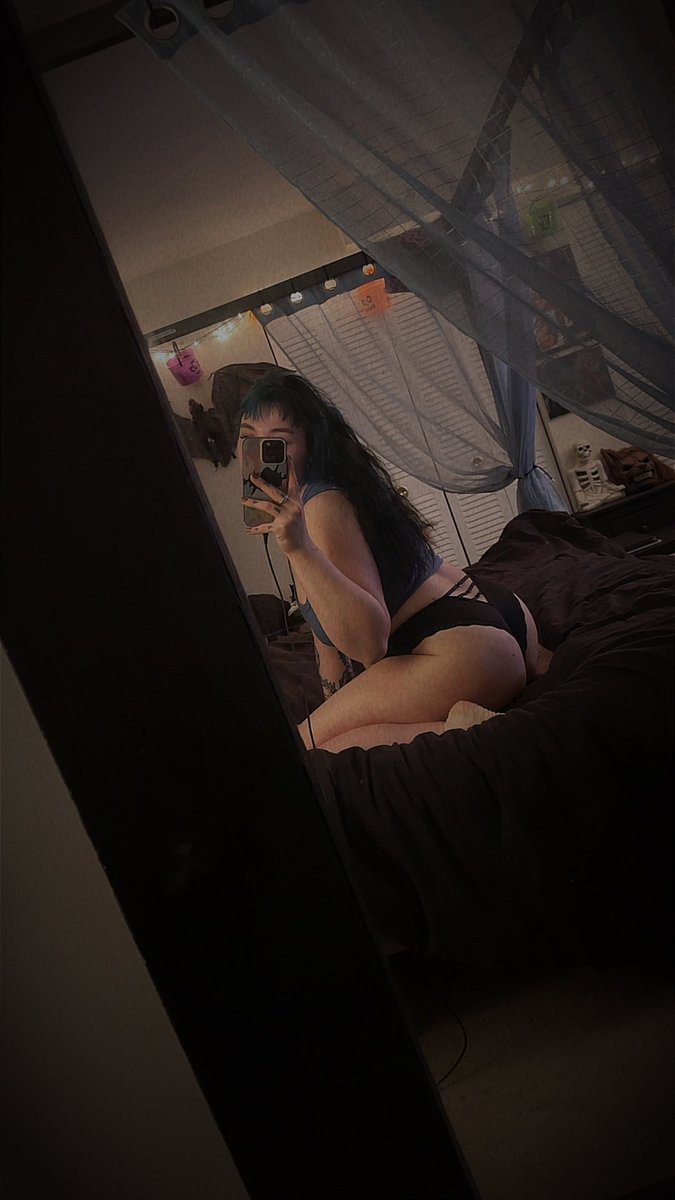 l8rmasturb8r's tweet photo. ✨ Goodnight ✨ https://t.co/U68DyLxXYq