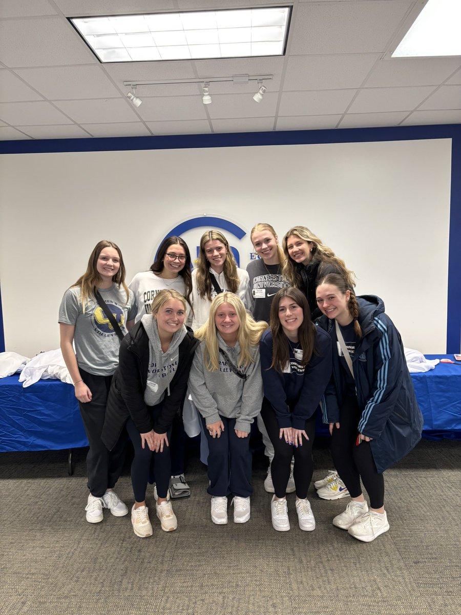 𝗛𝗮𝘃𝗶𝗻𝗴 𝗔 𝗕𝗹𝗮𝘀𝘁 🤩

Some of our girls were able to read to classrooms at NorthPoint Christian School this past Friday!  We love having the opportunity to give back, interact with young people and hopefully shine a light for Christ! 🫶  

#TogetherweSOAR 🦅🏐