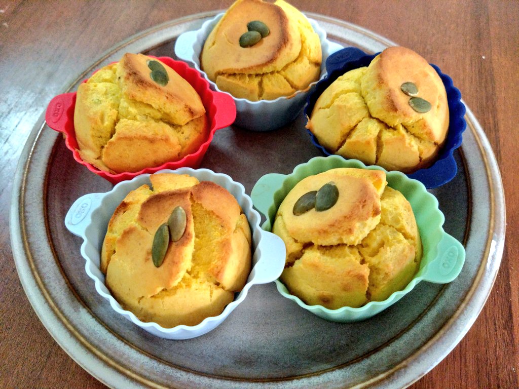 米粉かぼちゃバナナマフィン
#おうちごはん　#米粉
野菜を少しでも食べさせたい🎃