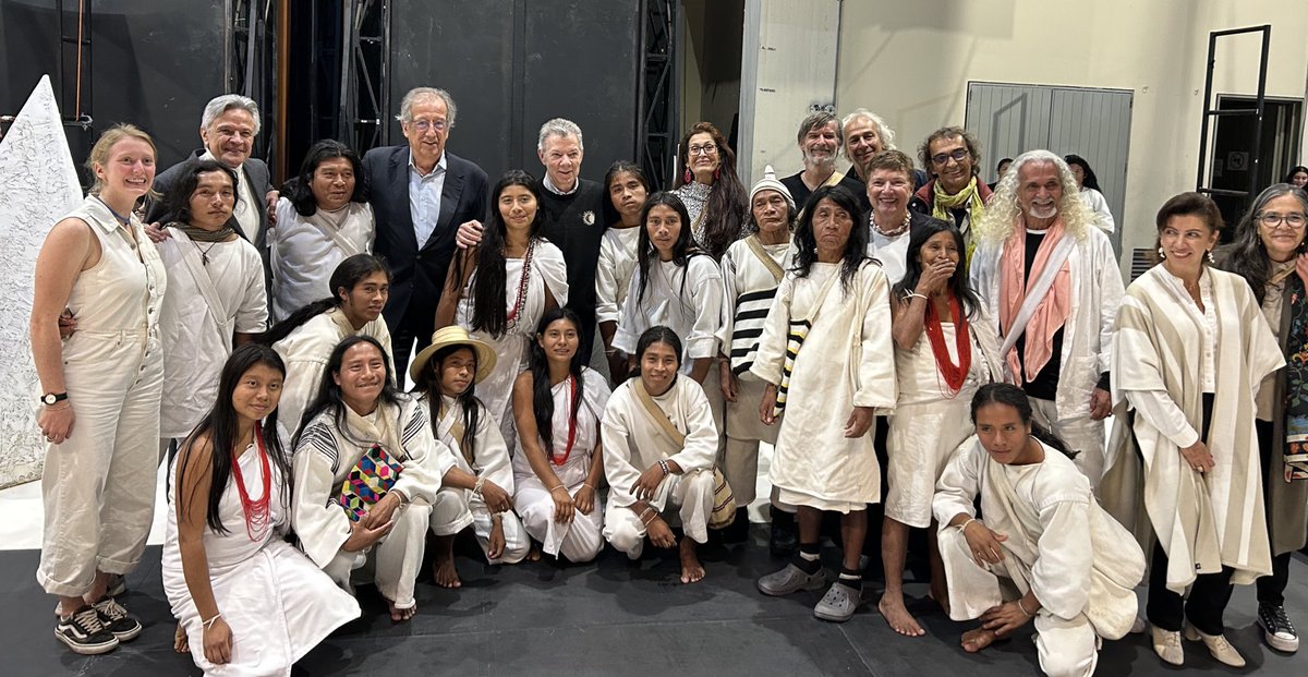 En una destacada presentación en el Teatro JM Santo Domingo, los Mamos Koguis reafirman con fuerza su mensaje ancestral: si no cuidamos el planeta, no habrá futuro.