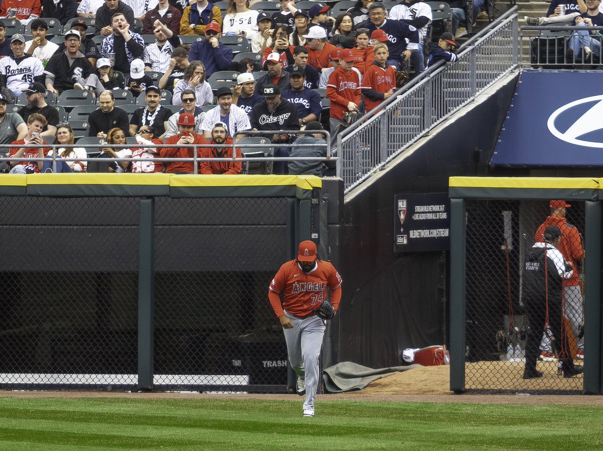 jruff96's tweet photo. In his Angels debut, future HOF closer Kenley Jansen shuts the door on a 1-0 victory against the White Sox, earning his first save with the team.

Jansen's save, the 448th of his career, puts him within 30 of Lee Smith for third on MLB's all-time list.

📸: March 29th, 2025 https://t.co/uRlFTRLurH