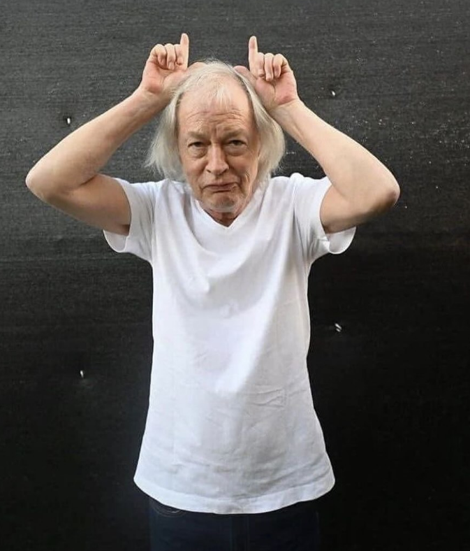 rocknrollgarag1's tweet image. Happy 70 birthday to the AC/DC guitarist Angus Young!