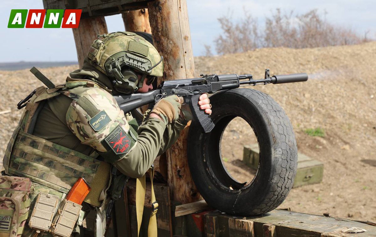 TheGreyPatriot_'s tweet photo. 🇷🇺 Today's training of new volunteer unit "Burevestnik" on one of the training grounds in LNR.

#Russia #Russian #Russians #Today #SVO #Military #Army #Training #Tactical #Strelok #LNR #AK74 #Shooting #Drone #UAV https://t.co/pQ79oCBxAO
