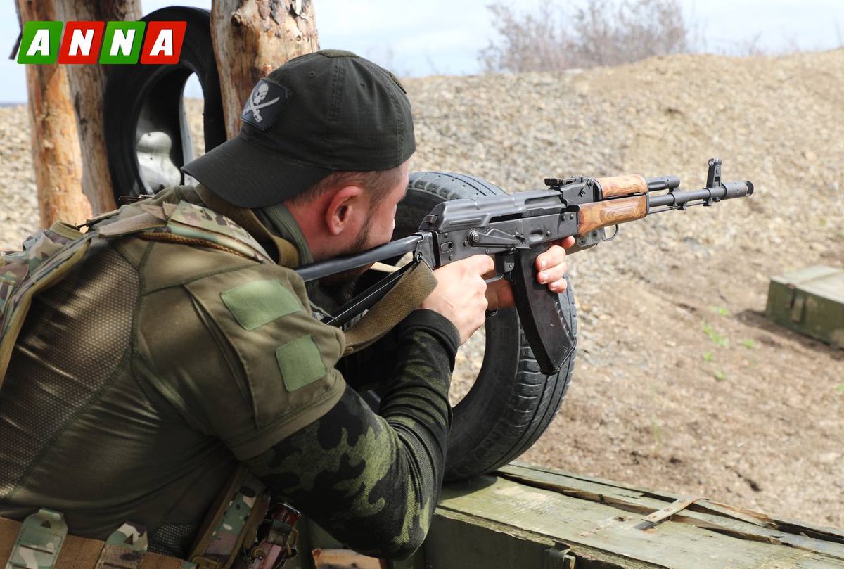 TheGreyPatriot_'s tweet photo. 🇷🇺 Today's training of new volunteer unit "Burevestnik" on one of the training grounds in LNR.

#Russia #Russian #Russians #Today #SVO #Military #Army #Training #Tactical #Strelok #LNR #AK74 #Shooting #Drone #UAV https://t.co/pQ79oCBxAO