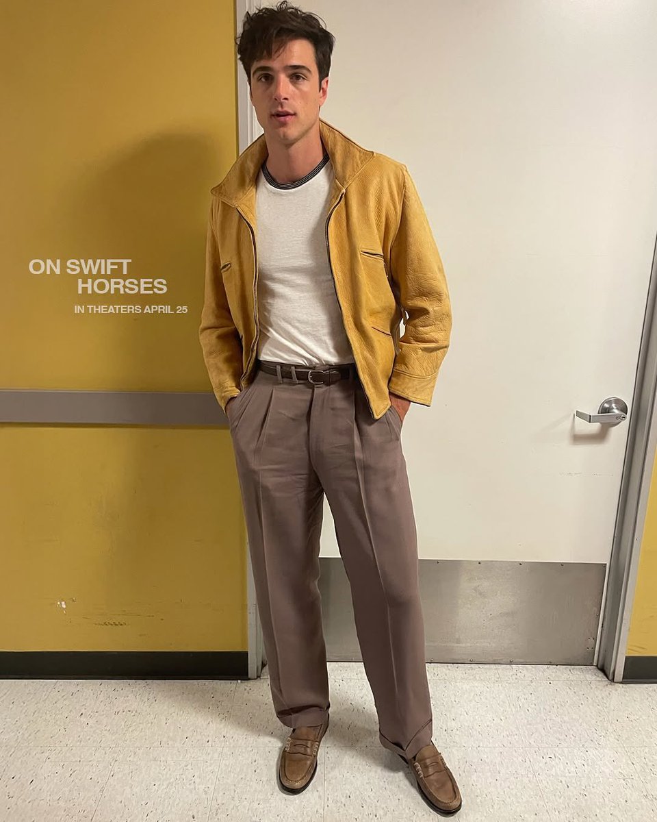 📸 Jacob Elordi on the set of #OnSwiftHorses!