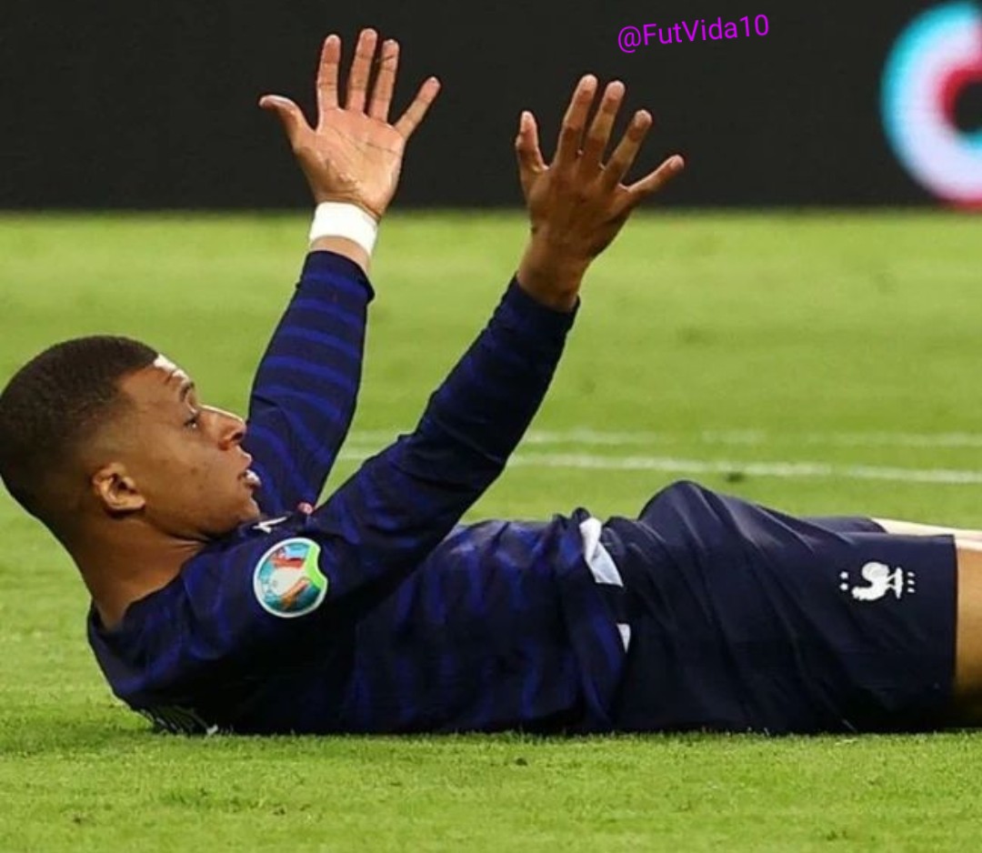 FutVida10's tweet photo. O volume do francês Kylian Mbappé passando na sua tela. 

🇫🇷🇫🇷🇫🇷🍆🍆🍆

#Futebol #Football #Soccer #Bulge #Gostoso #France #Frances #RealMadrid  #KylianMbappéFV #MbappeFV https://t.co/8IbKZrcLD2