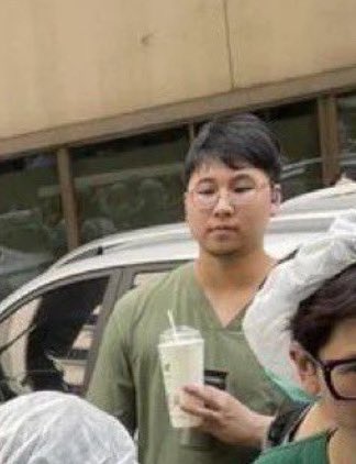 aan__'s tweet photo. Yep, I bet this guy is the anesthesiologist https://t.co/OVXekA4MA2