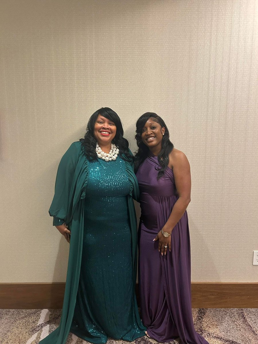 AllisonDaniels9's tweet image. ABOUT LAST NIGHT🌹 It was truly an unforgettable night! The room was filled w/talented writers, publishers, and industry professionals, all gathered to celebrate the art of storytelling.
#allisongdaniels #Publisher
#MasterCollaborator #Preacher
#agdpublishingandcoachingservices