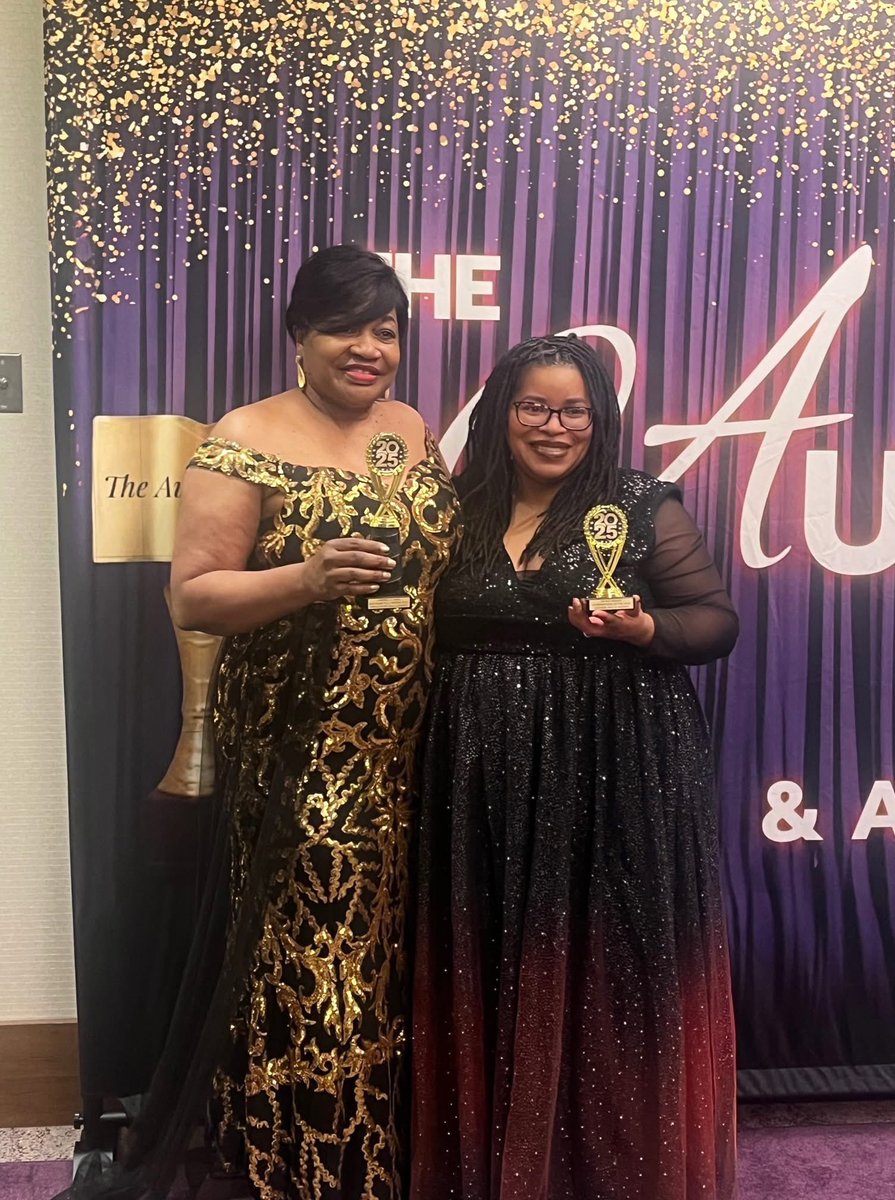 AllisonDaniels9's tweet image. ABOUT LAST NIGHT🌹 It was truly an unforgettable night! The room was filled w/talented writers, publishers, and industry professionals, all gathered to celebrate the art of storytelling.
#allisongdaniels #Publisher
#MasterCollaborator #Preacher
#agdpublishingandcoachingservices