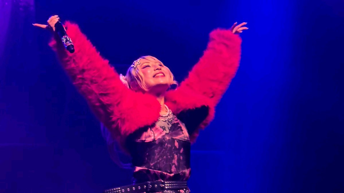 _lightchee's tweet photo. Got to see @HA_NA_BIE_ again, this time with my crew, and they were AMAZING!! Circle pits, wall of death, non-stop action the entire time. These ladies can command a crowd like none I've ever seen. I can't wait for the next show 💖 https://t.co/uWMvcNHxpG