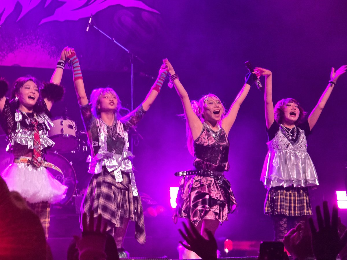 _lightchee's tweet photo. Got to see @HA_NA_BIE_ again, this time with my crew, and they were AMAZING!! Circle pits, wall of death, non-stop action the entire time. These ladies can command a crowd like none I've ever seen. I can't wait for the next show 💖 https://t.co/uWMvcNHxpG