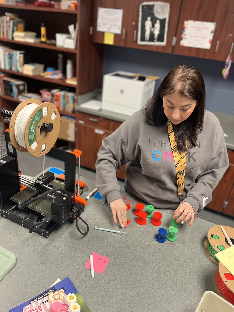 BerryMiller_JH's tweet image. Gonna brag on our #Librarian ahead of #LibrarianAppreciationWeek.🤭 With the help of our #CTE 3D printer, Ms. Shuptar made #Braille letter blocks for the @PearlandISD Special Programs Department. One more thing that makes her irreplaceable.
❤️💙🐾🥰 #ChallengeAccepted