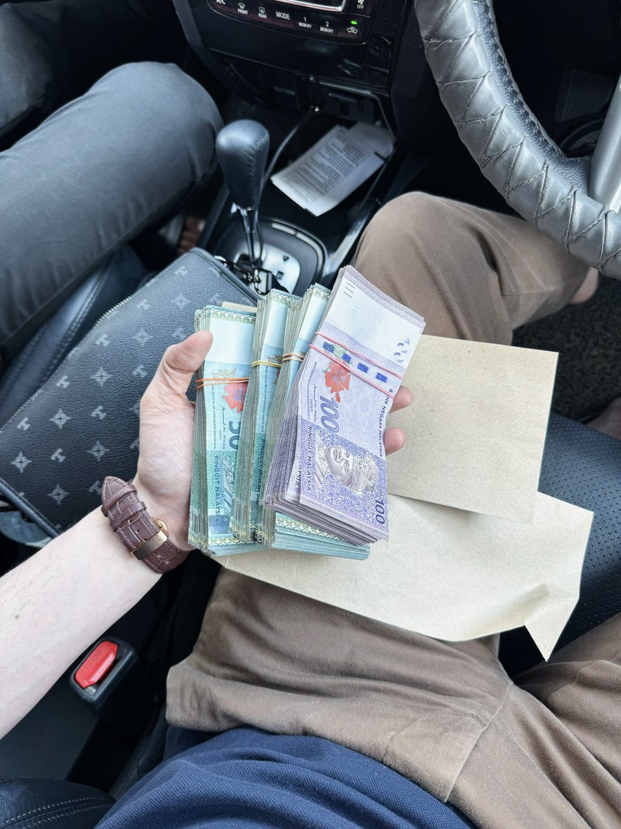 Salam siapa nk duit raya tahun ni? Rt  dlu nk tengok ramai tak nak ? Nak kongsi2 rezeki sikit.